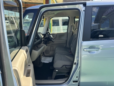 N-BOX(ホンダ)中古車 前席内装