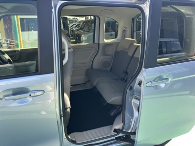 N-BOX(ホンダ)中古車 後席内装