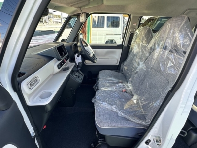 ムーヴキャンバス(ダイハツ)届出済未使用車 前席内装