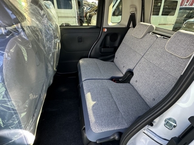 ムーヴキャンバス(ダイハツ)届出済未使用車 後席内装