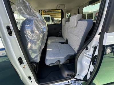 ムーヴキャンバス(ダイハツ)届出済未使用車 後席内装