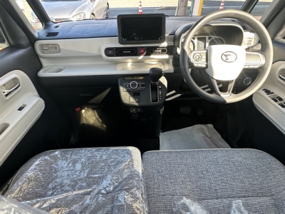 ムーヴキャンバス(ダイハツ)届出済未使用車 後席から見た前席