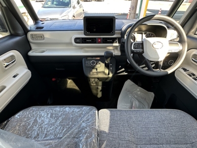 ムーヴキャンバス(ダイハツ)届出済未使用車 後席から見た前席