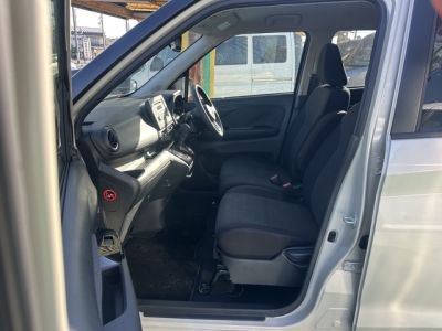 eKクロス(三菱)中古車 前席内装