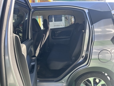 eKクロス(三菱)中古車 後席内装