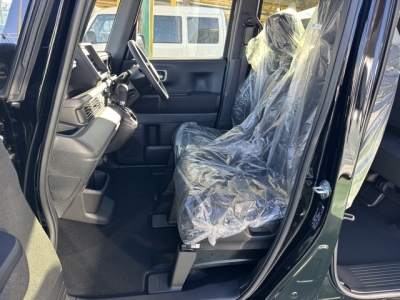 新型N-BOX(ホンダ)届出済未使用車 前席内装