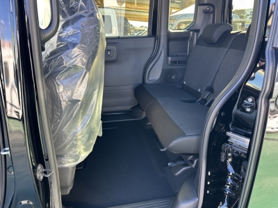 新型N-BOX(ホンダ)届出済未使用車 後席内装