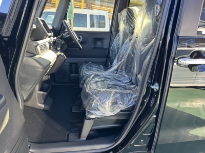 新型N-BOX(ホンダ)届出済未使用車 前席内装