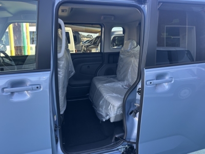 ルークス(ニッサン)届出済未使用車 後席内装