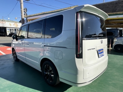 ステップワゴン(ホンダ)登録済未使用車 後方