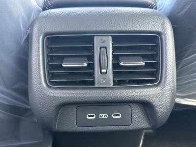 ZR-V(ホンダ)登録済未使用車 後席から見た前席