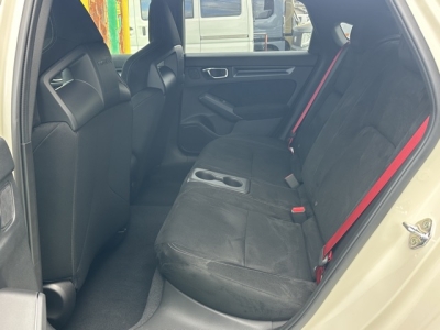 シビック(ホンダ)登録済未使用車 後席から見た前席