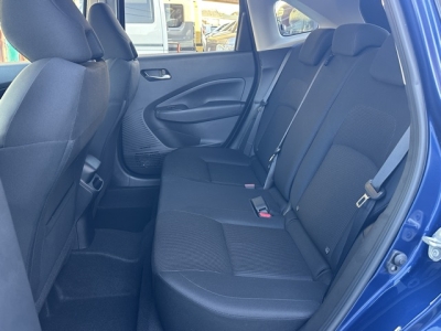 ノート(ニッサン)中古車 後席内装