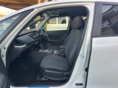 フィット(ホンダ)中古車 前席内装
