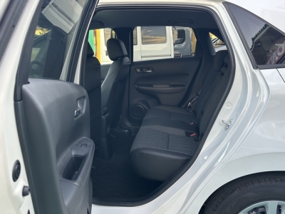 フィット(ホンダ)中古車 後席内装