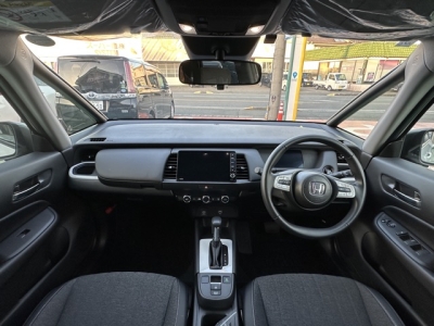 フィット(ホンダ)中古車 後席から見た前席