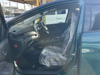 オーラ(ニッサン)登録済未使用車 前席内装