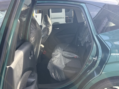 オーラ(ニッサン)登録済未使用車 後席内装