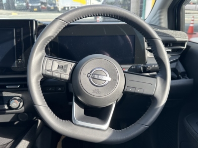 オーラ(ニッサン)登録済未使用車 内外装写真