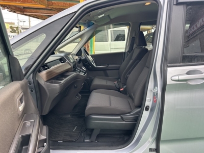 フリード＋(ホンダ)中古車 前席内装