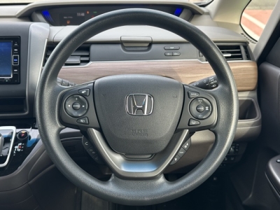 フリード＋(ホンダ)中古車 内外装写真