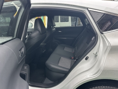 ハリアーハイブリッド(トヨタ)中古車 後席内装