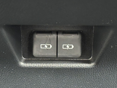 ハリアーハイブリッド(トヨタ)中古車 後席から見た前席