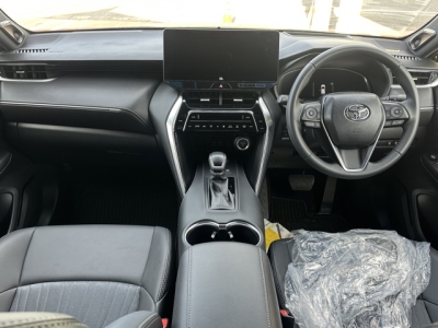 ハリアーハイブリッド(トヨタ)中古車 後席から見た前席