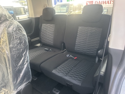 デリカD:5 4WD(三菱)レンタ登録済未使用車 内外装写真他２