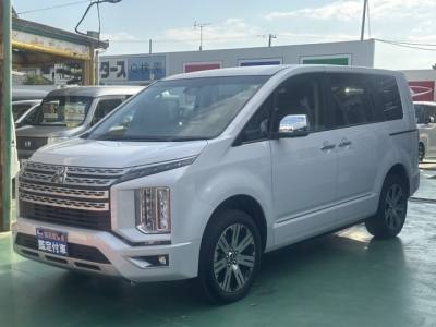 デリカD:5 4WD(三菱)レンタ登録済未使用車 前方