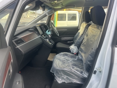 デリカD:5 4WD(三菱)レンタ登録済未使用車 前席内装