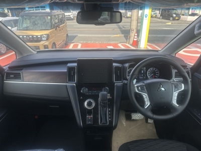 デリカD:5 4WD(三菱)レンタ登録済未使用車 後席内装