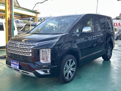 デリカD:5 4WD(三菱)レンタ登録済未使用車 前方
