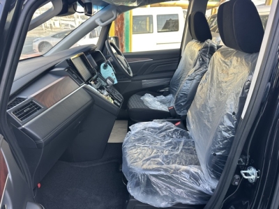 デリカD:5 4WD(三菱)レンタ登録済未使用車 前席内装