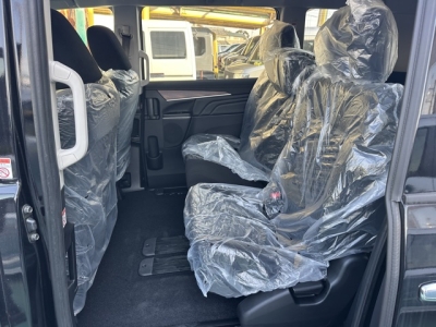 デリカD:5 4WD(三菱)レンタ登録済未使用車 後席内装