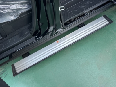 デリカD:5 4WD(三菱)レンタ登録済未使用車 後席から見た前席