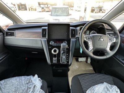 デリカD:5 4WD(三菱)レンタ登録済未使用車 内外装写真他