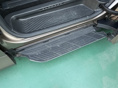 アルファードハイブリッド(トヨタ)中古車 後席内装