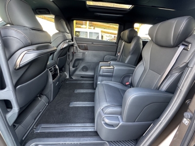 アルファードハイブリッド(トヨタ)中古車 後席から見た前席