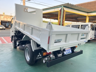 キャンター(三菱)レンタ登録済未使用車 後方