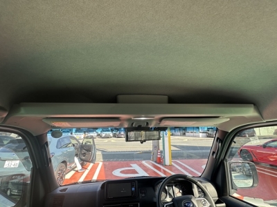 サンバーバン(スバル)中古車 後席から見た前席