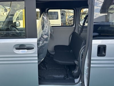 N-VAN e(ホンダ)届出済未使用車 後席内装