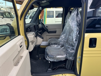N-VAN e(ホンダ)届出済未使用車 前席内装
