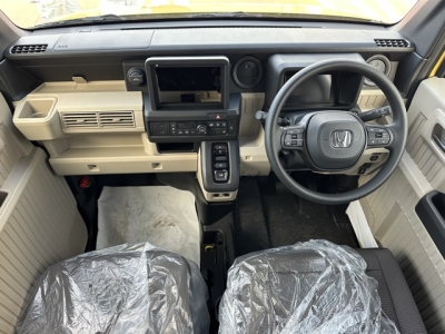 N-VAN e(ホンダ)届出済未使用車 後席から見た前席
