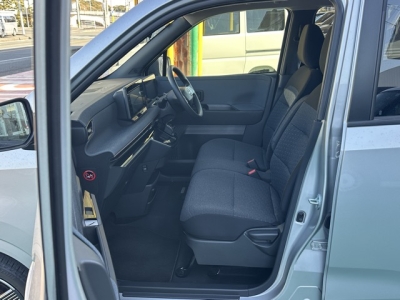 サクラ(ニッサン)中古車 前席内装