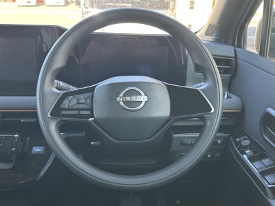 サクラ(ニッサン)中古車 後席から見た前席