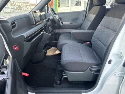 サクラ(ニッサン)中古車 前席内装