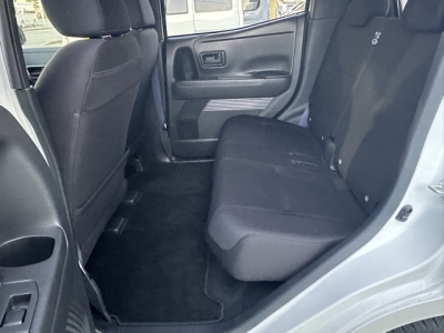 サクラ(ニッサン)中古車 後席内装