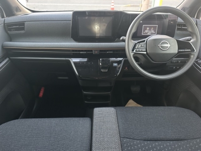 サクラ(ニッサン)中古車 後席から見た前席