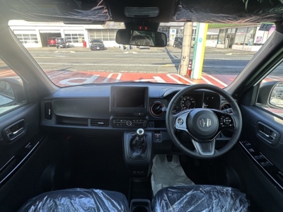 N-ONE(ホンダ)届出済未使用車 後席から見た前席